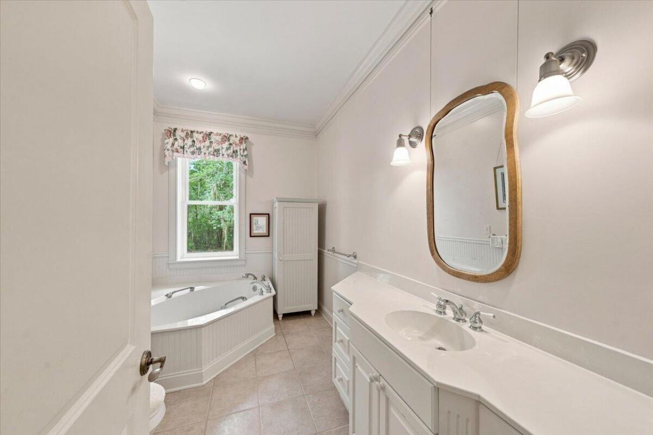 8618 Pope Landing Road Photo 21
