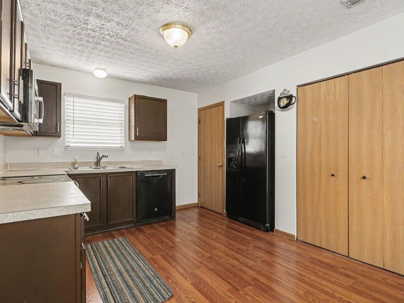 1889 Daisyfield Drive, Unit 211, Columbus, OH 43219 Photo 13