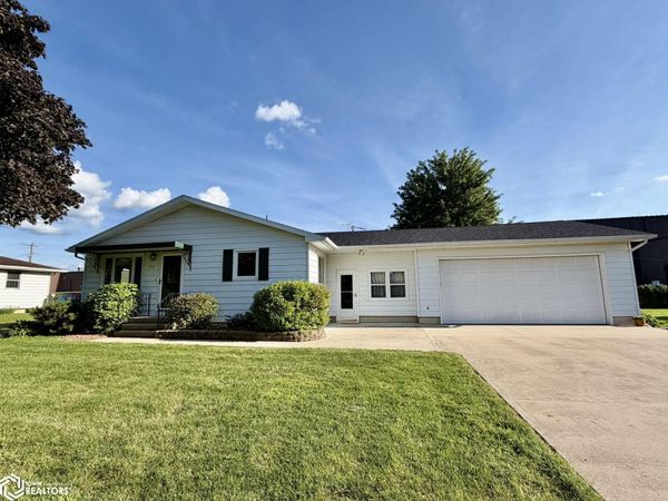 355 Green Acres Drive, Mediapolis, IA 52637