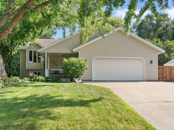 1939 Greenwood Drive NE, Owatonna, MN 55060