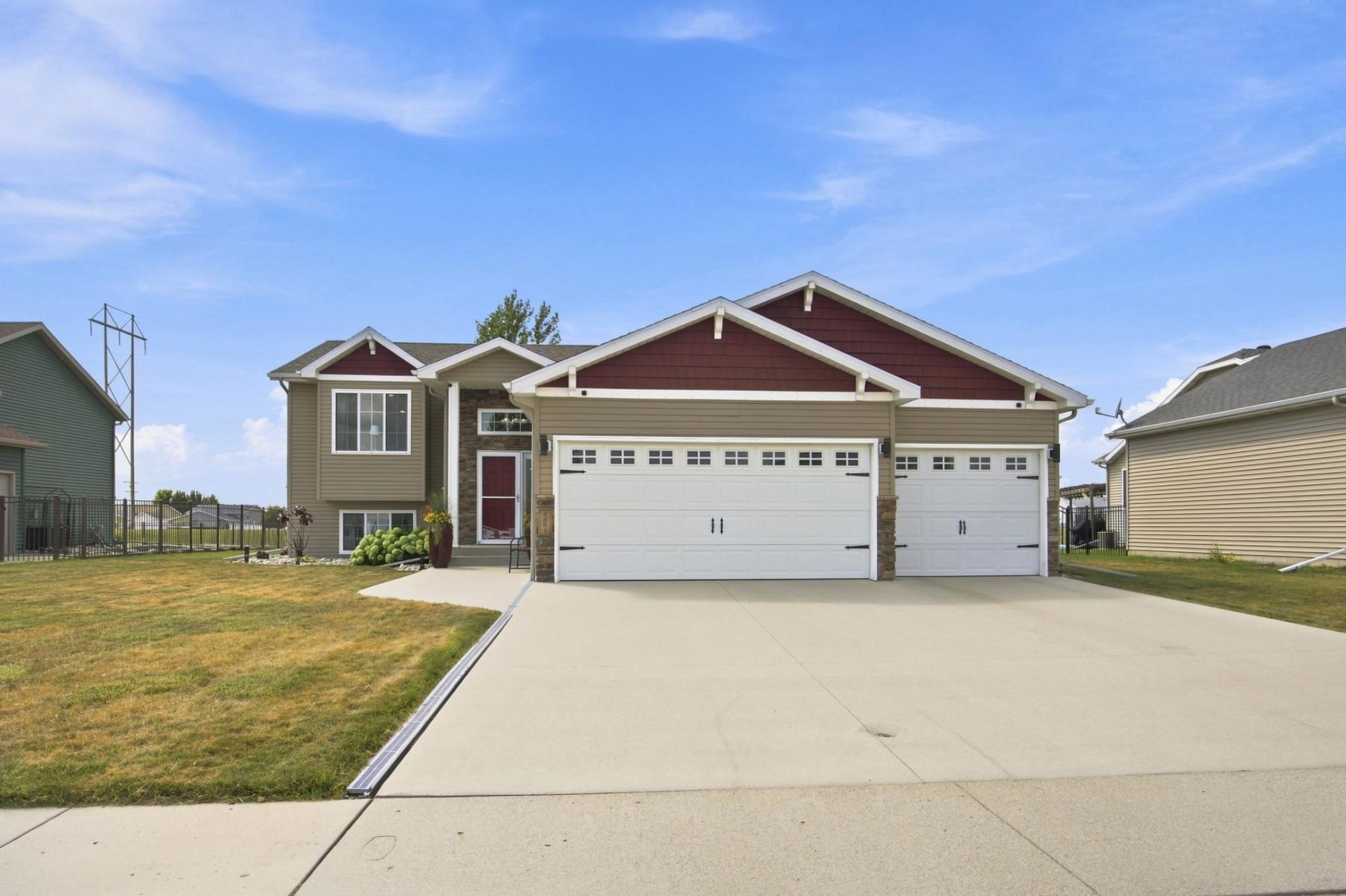 4801 Lavonne Court S, Fargo, ND 58104 Main Photo