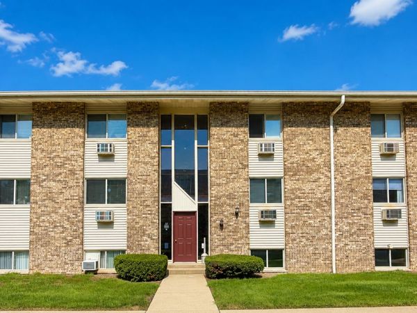 872 N Milwaukee Avenue , Unit B1, Libertyville, IL 60048