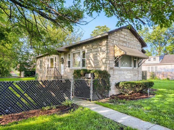 2045 119th Place , Blue Island, IL 60406