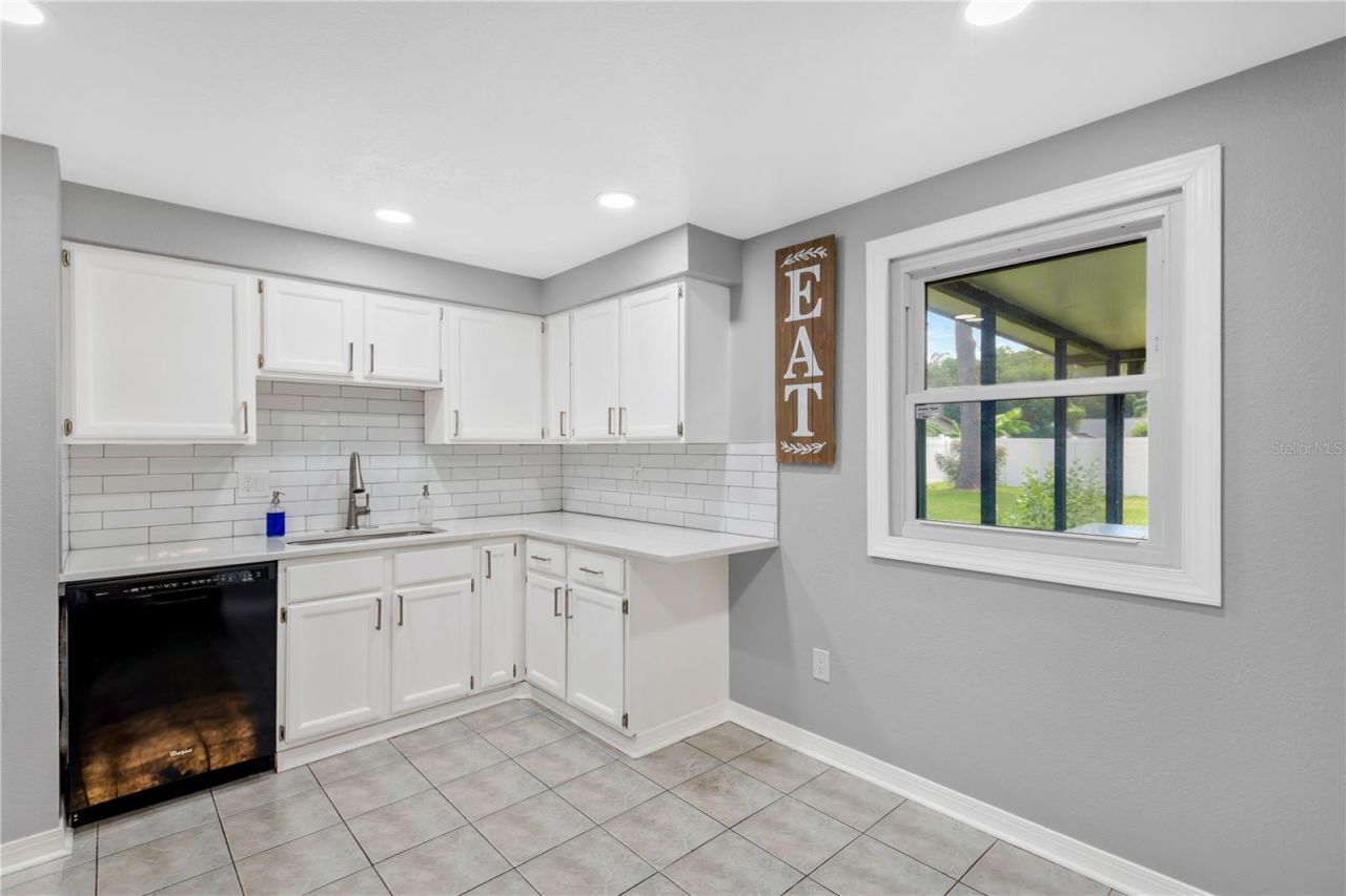 819 Jacaranda Drive, Oldsmar, FL 34677 Photo