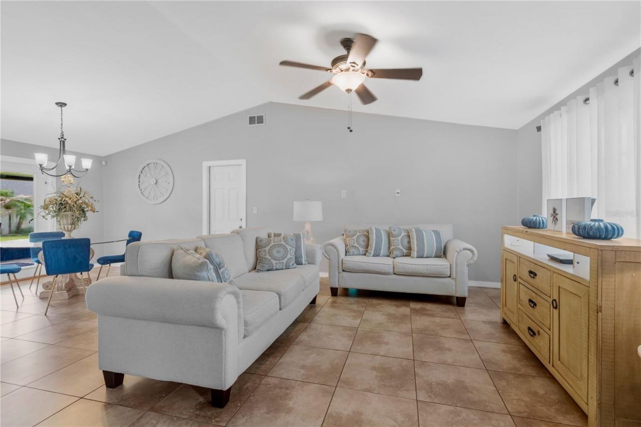 819 Jacaranda Drive, Oldsmar, FL 34677 Photo