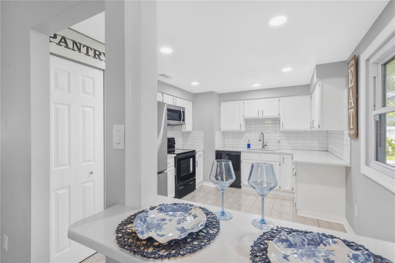 819 Jacaranda Drive, Oldsmar, FL 34677 Photo