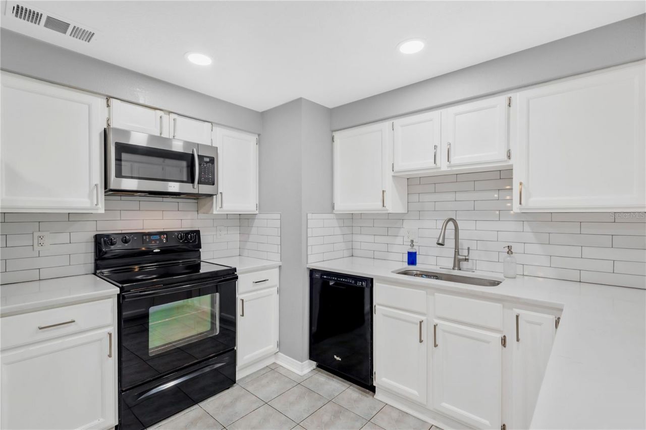 819 Jacaranda Drive, Oldsmar, FL 34677 Photo