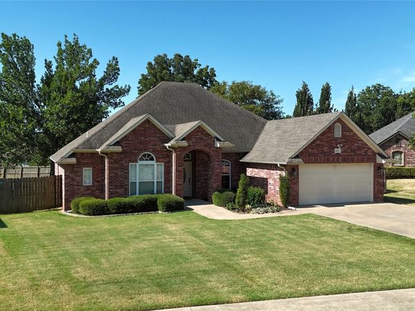 651 Richmond Circle , Tahlequah, OK 74464