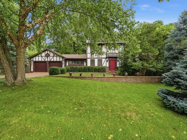 721 W DEERBROOK Drive, Peoria, IL 61615