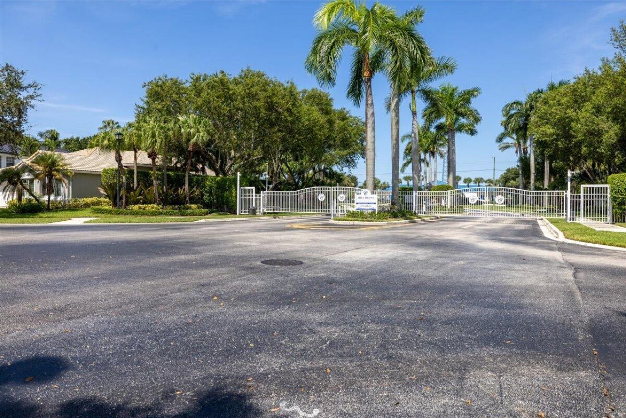 4841 N Classical Boulevard, Delray Beach, FL 33445 Photo