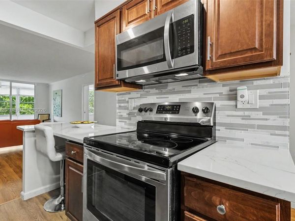 2998 NW 48th Ter, Unit 432, Lauderdale Lakes, FL 33313