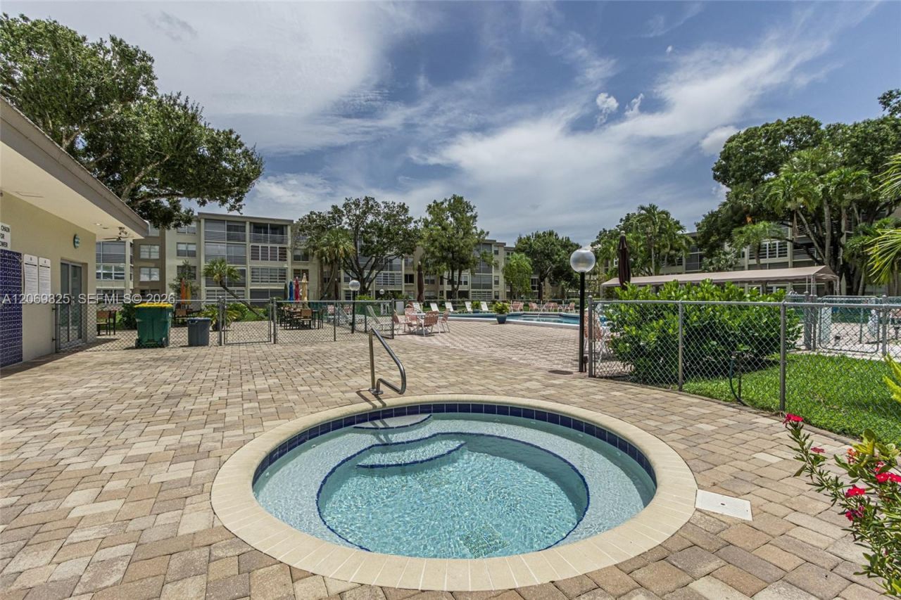 2998 NW 48th Ter , Unit 432, Lauderdale Lakes, FL 33313 Photo