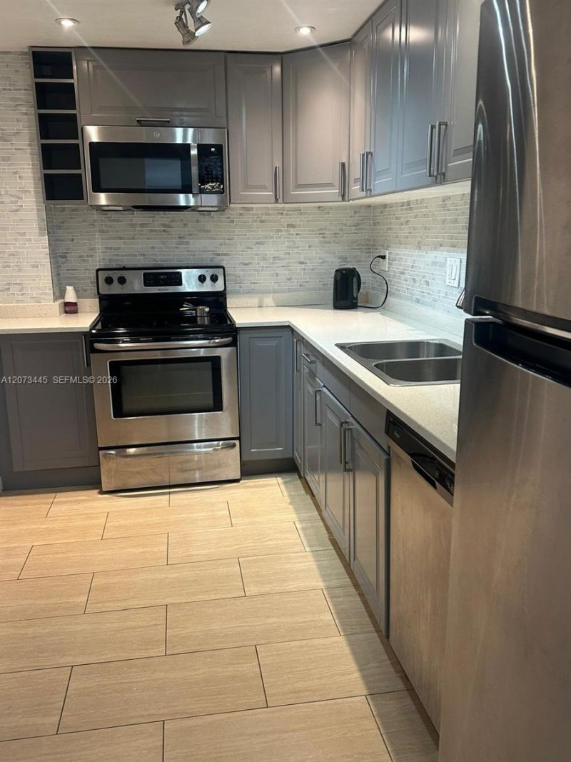 1865 79th St Cswy , Unit 11H, North Bay Village, FL 33141 Photo