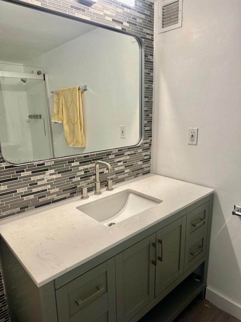1865 79th St Cswy , Unit 11H, North Bay Village, FL 33141 Photo