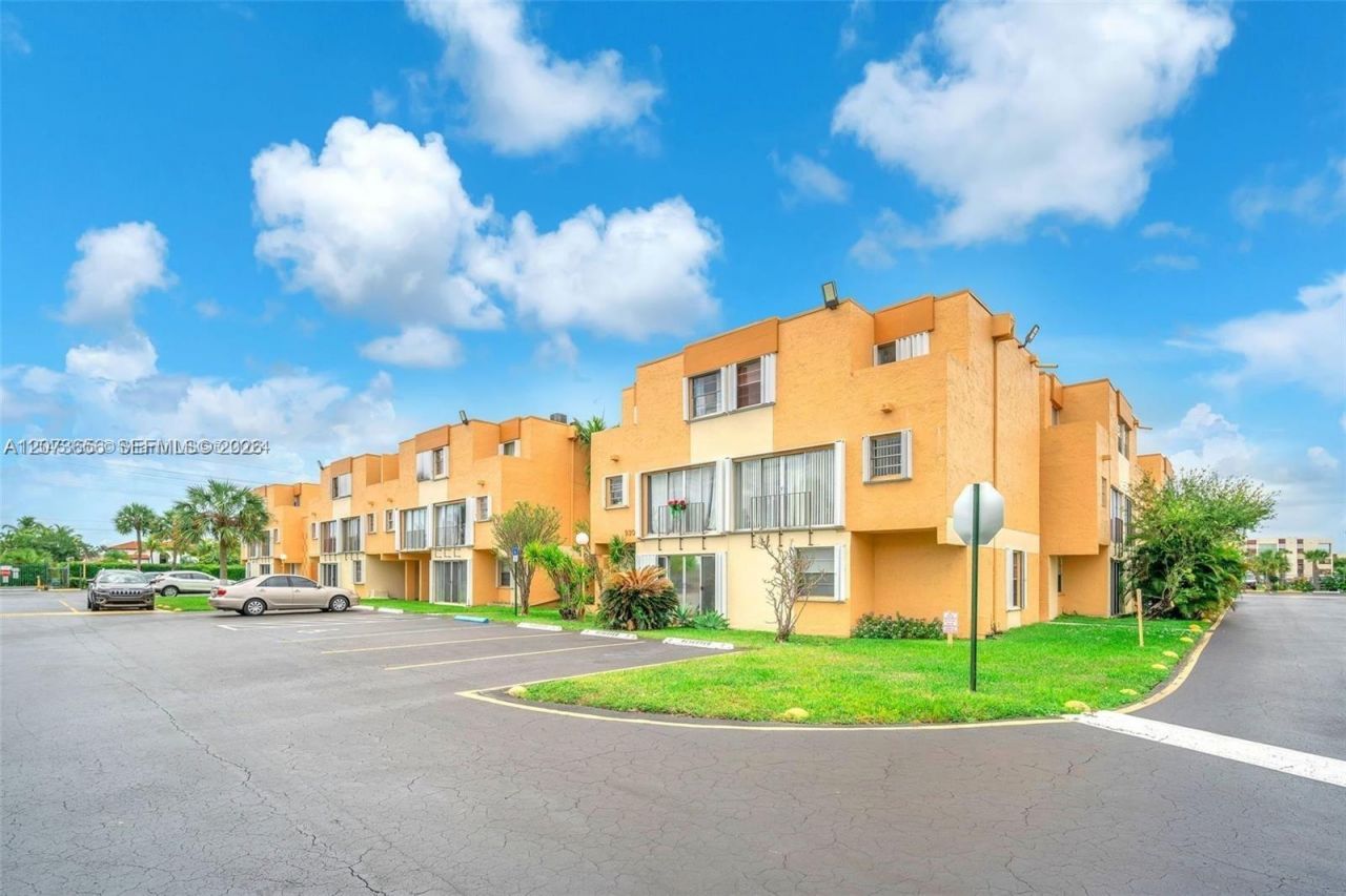 9301 SW 4th St , Unit 229F, Miami, FL 33174 Photo