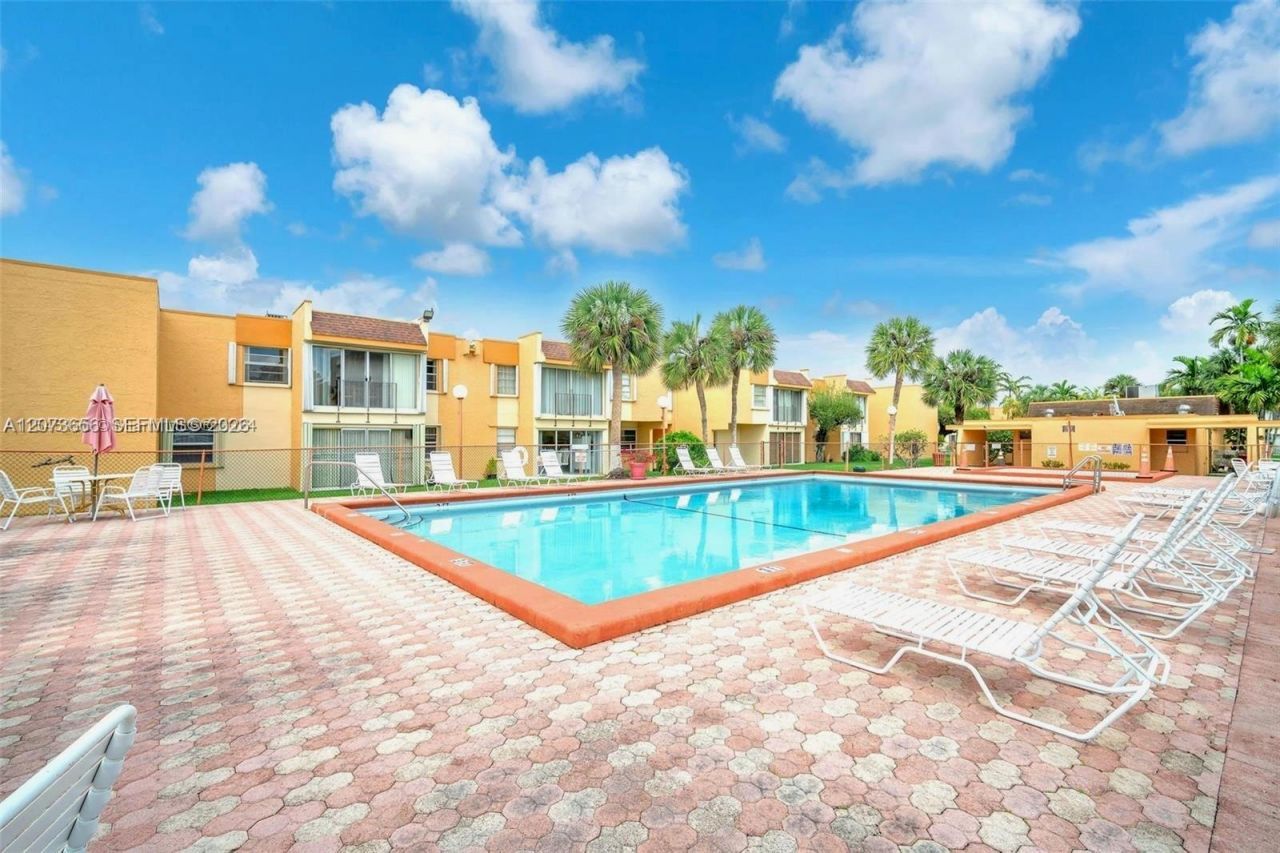 9301 SW 4th St , Unit 229F, Miami, FL 33174 Photo