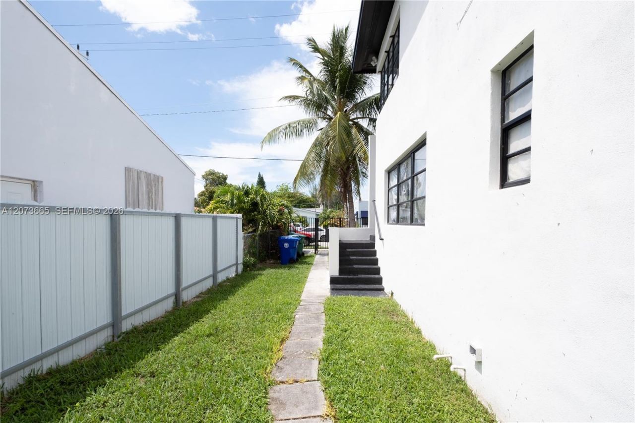 423 NE 71st St , Unit 4, Miami, FL 33138 Photo