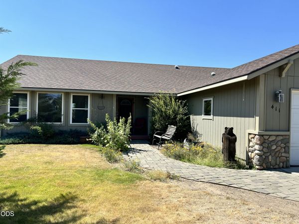 411 Meadowview Street, Culver, OR 97734