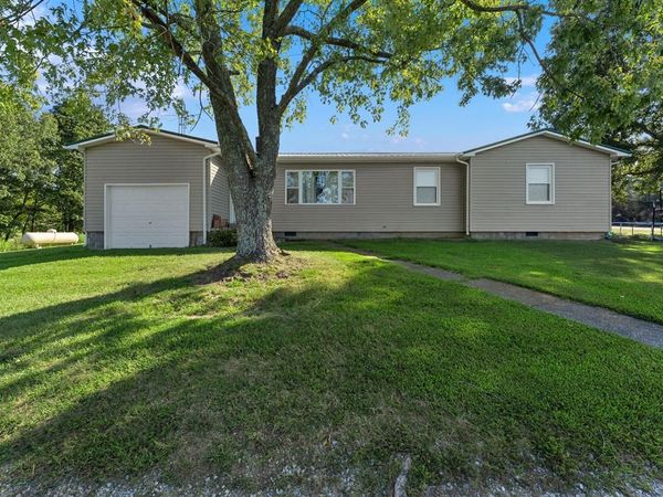 3983 Reedyville Road , Roundhill, KY 42275