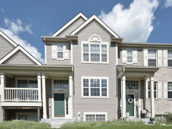 923 Emerald Drive , Pingree Grove, IL 60140