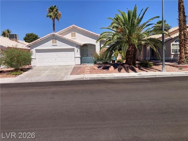 7116 Golden Desert Avenue, Las Vegas, NV 89129