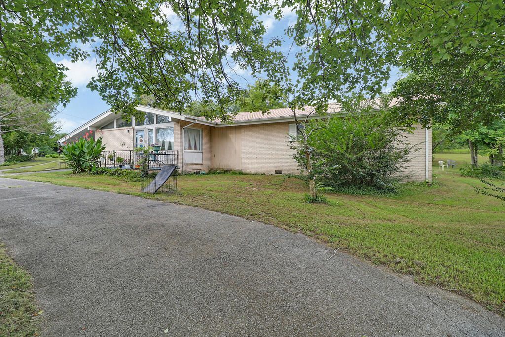 1030 Allardt Hwy Jamestown, TN 38556