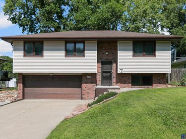 5720 Dogwood Drive, Lincoln, NE 68516