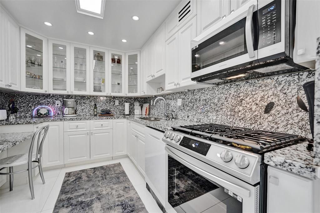 2030 S Ocean Drive, Unit 510, Hallandale Beach, FL 33009 Photo