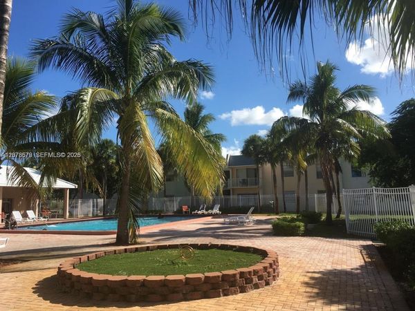 411 Executive Center Dr , Unit 203, West Palm Beach, FL 33401