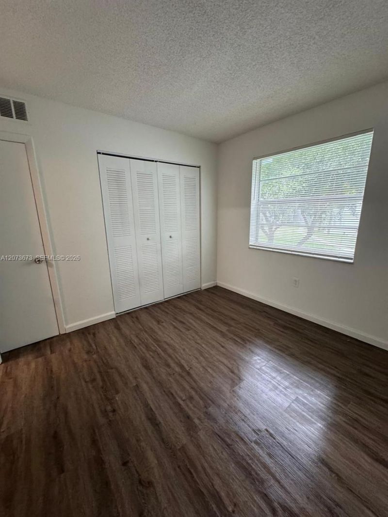 411 Executive Center Dr , Unit 203, West Palm Beach, FL 33401 Photo