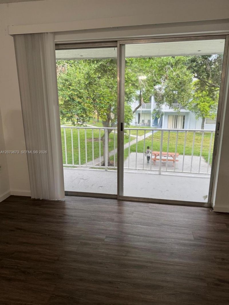 411 Executive Center Dr , Unit 203, West Palm Beach, FL 33401 Photo