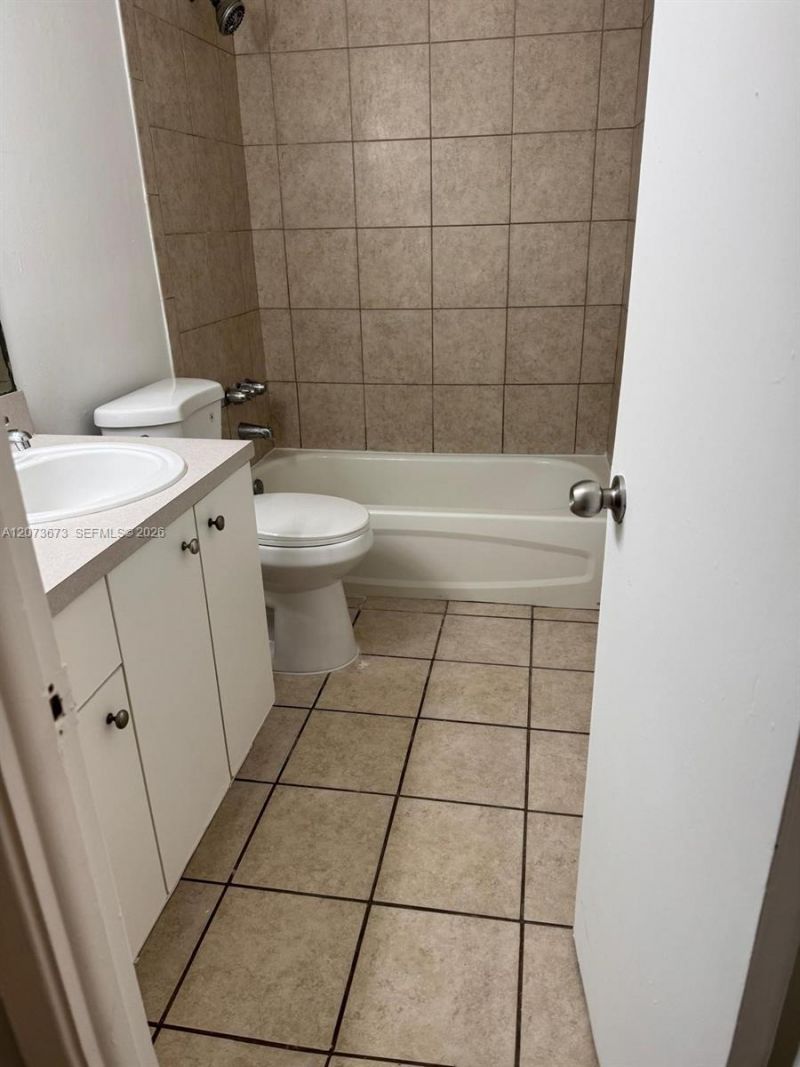 411 Executive Center Dr , Unit 203, West Palm Beach, FL 33401 Photo