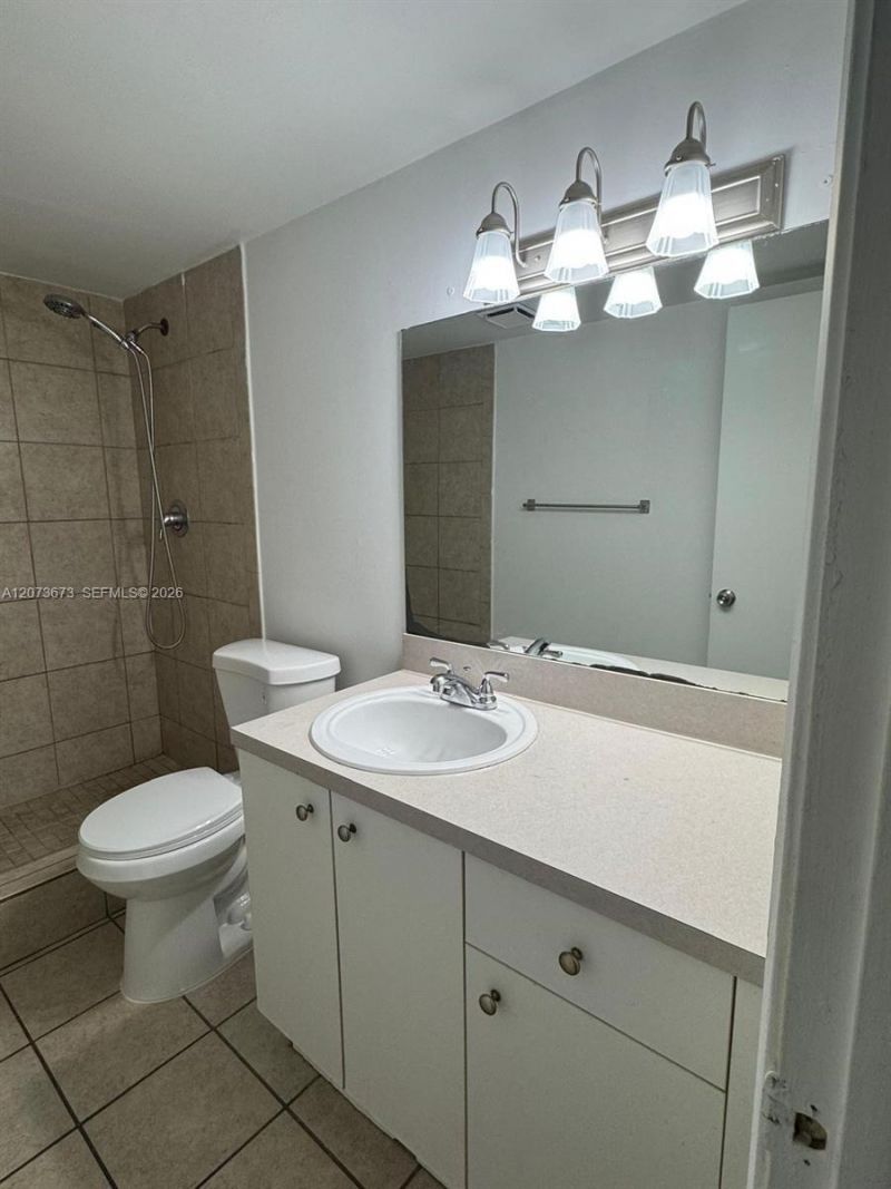 411 Executive Center Dr , Unit 203, West Palm Beach, FL 33401 Photo