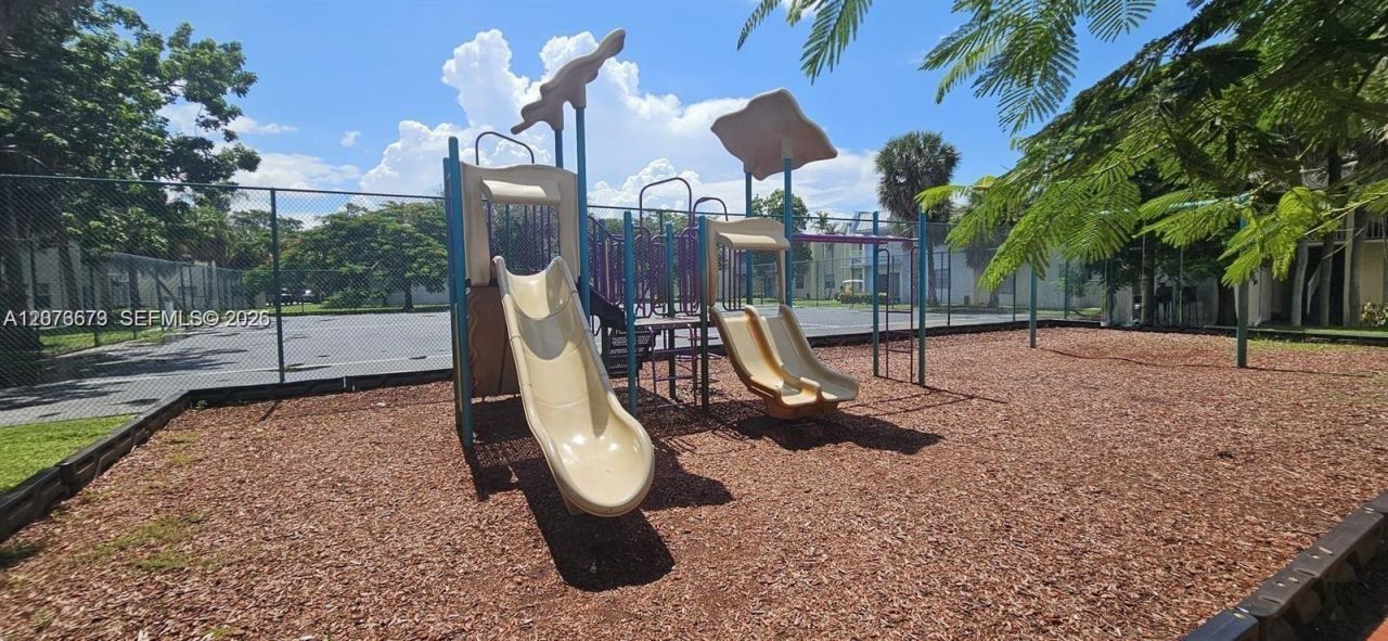 411 Executive Center Dr , Unit 203, West Palm Beach, FL 33401 Photo