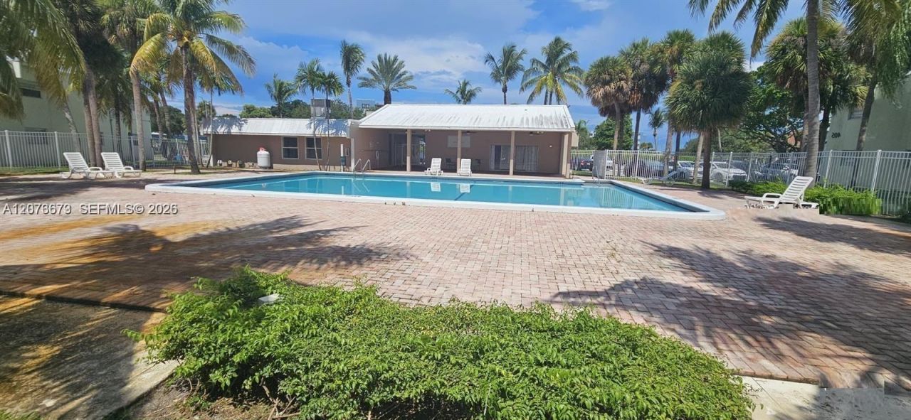 411 Executive Center Dr , Unit 203, West Palm Beach, FL 33401 Photo