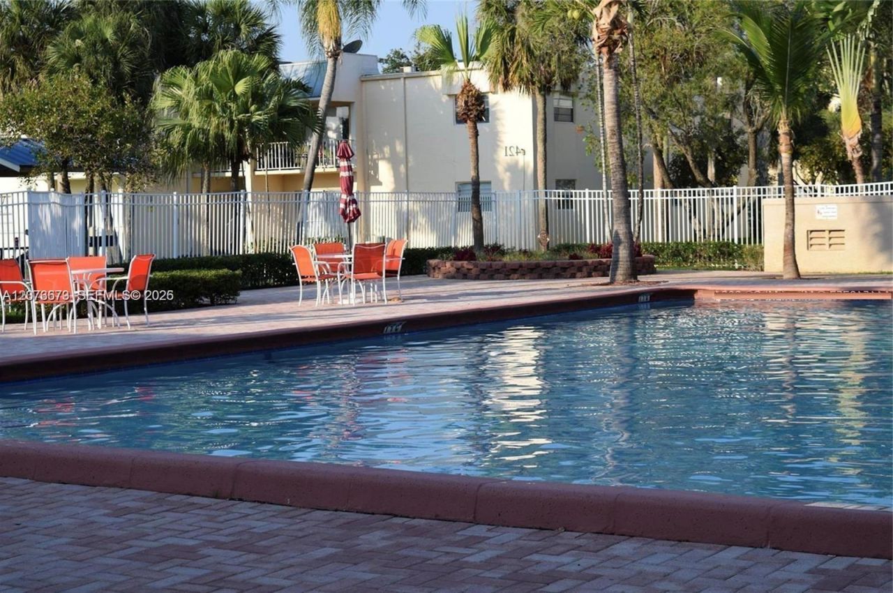 411 Executive Center Dr , Unit 203, West Palm Beach, FL 33401 Photo