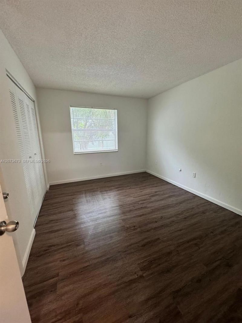 411 Executive Center Dr , Unit 203, West Palm Beach, FL 33401 Photo