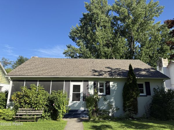 13 Dervend Circle, Matamoras, PA 18336