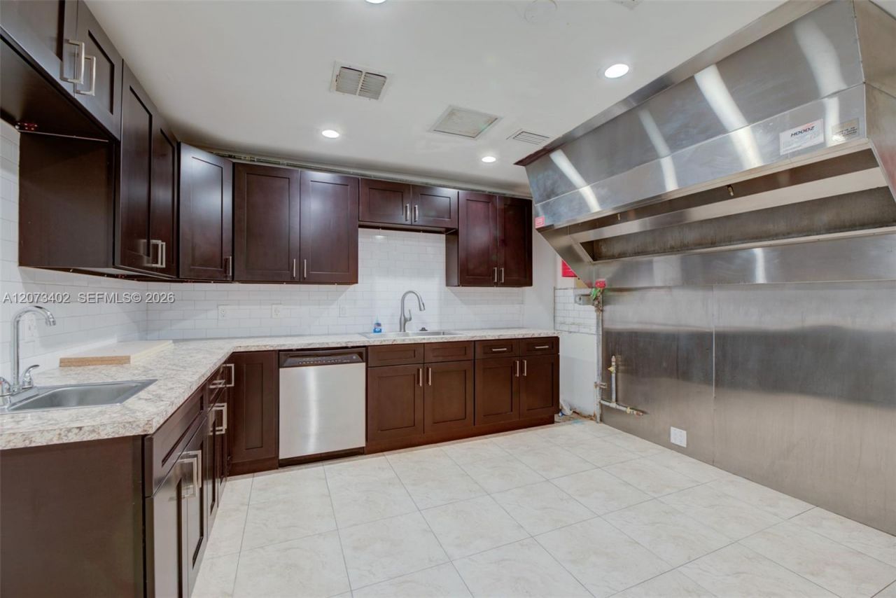 359 10th St , Lake Park, FL 33403 Photo
