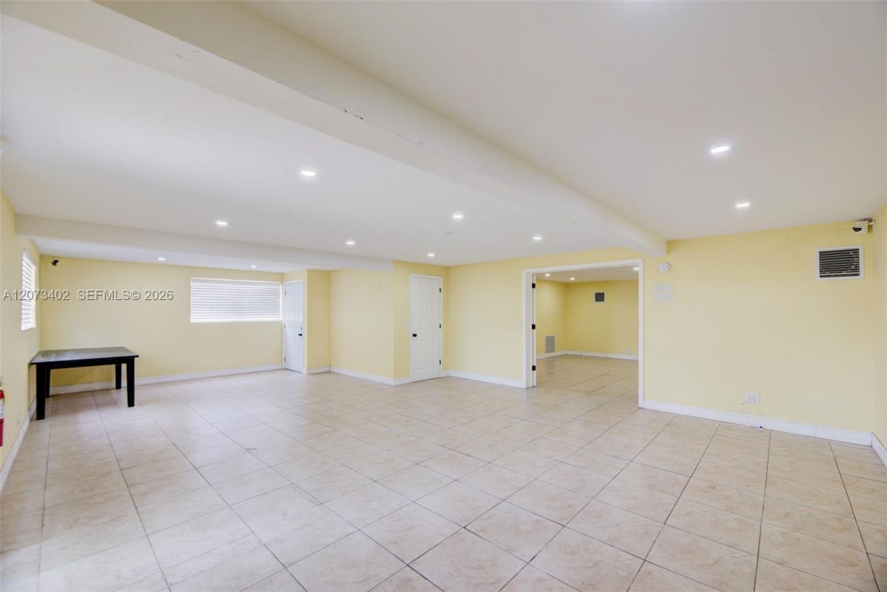 359 10th St , Lake Park, FL 33403 Photo