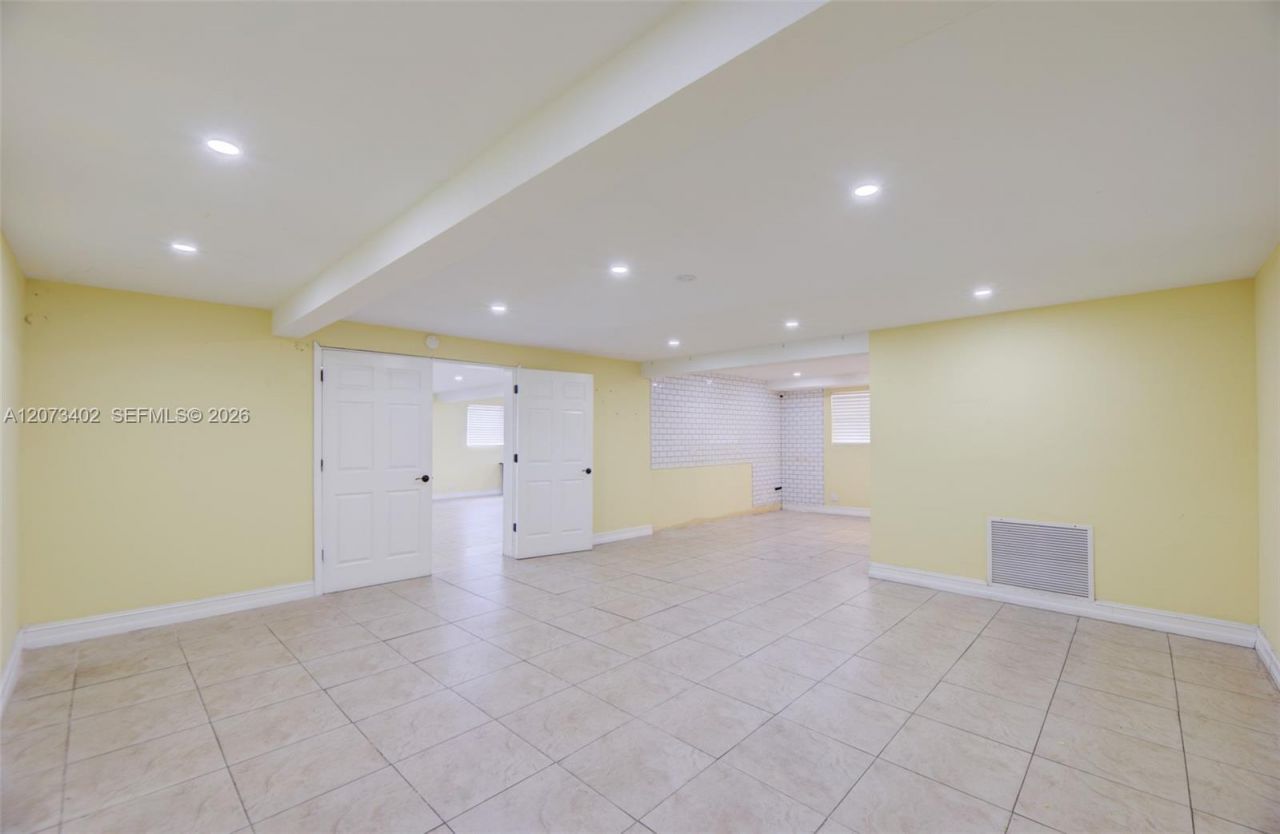 359 10th St , Lake Park, FL 33403 Photo