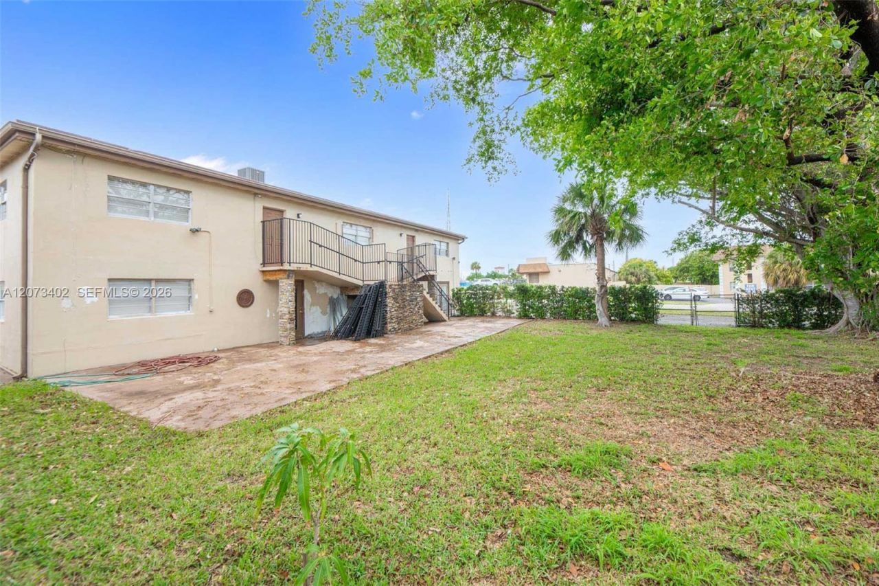 359 10th St , Lake Park, FL 33403 Photo