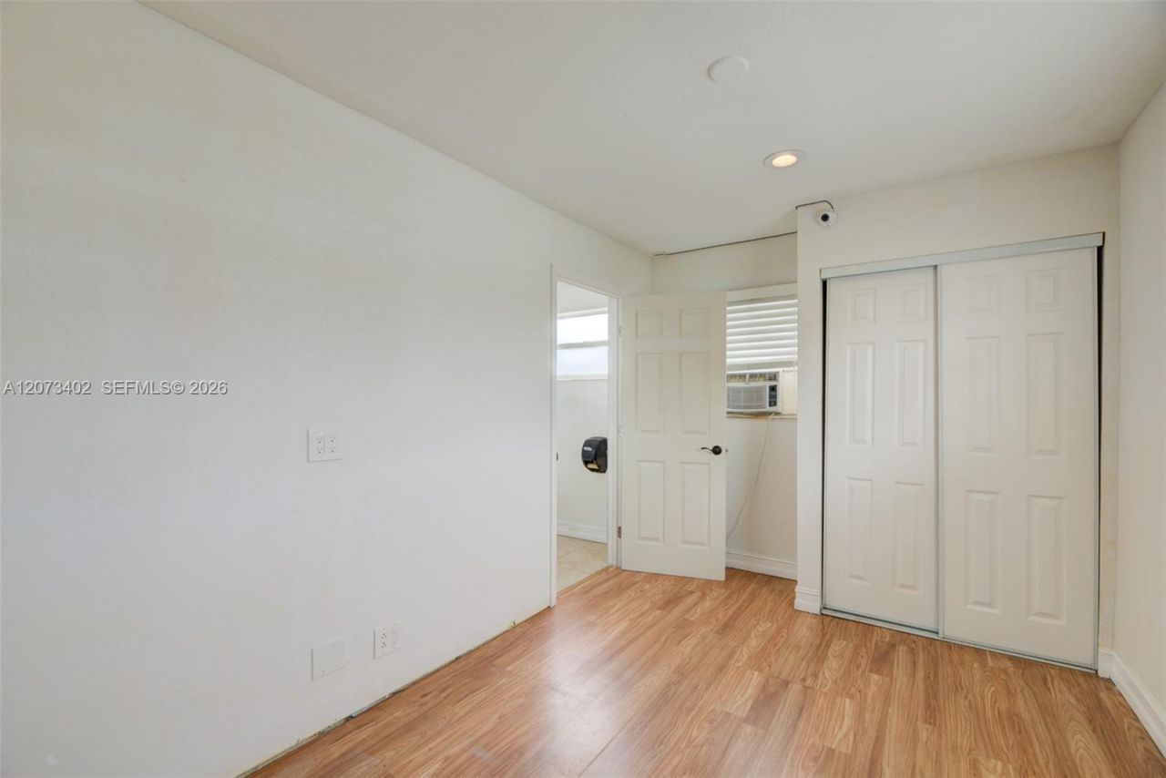 359 10th St , Lake Park, FL 33403 Photo
