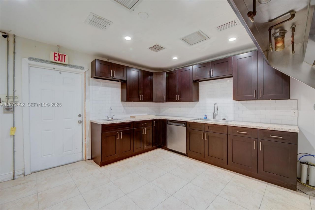 359 10th St , Lake Park, FL 33403 Photo