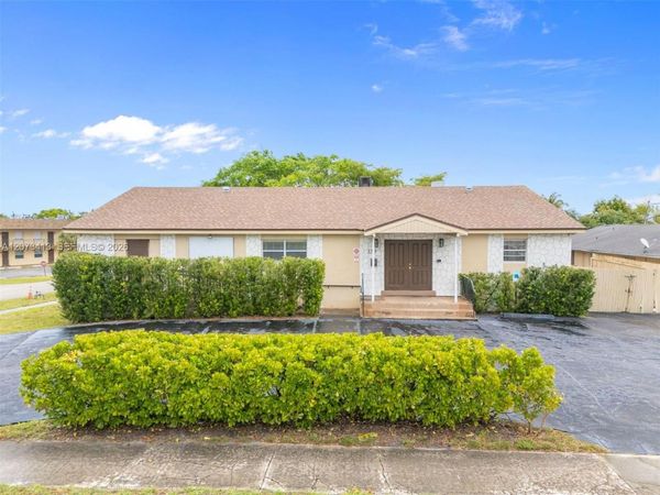 359 10th St , Lake Park, FL 33403