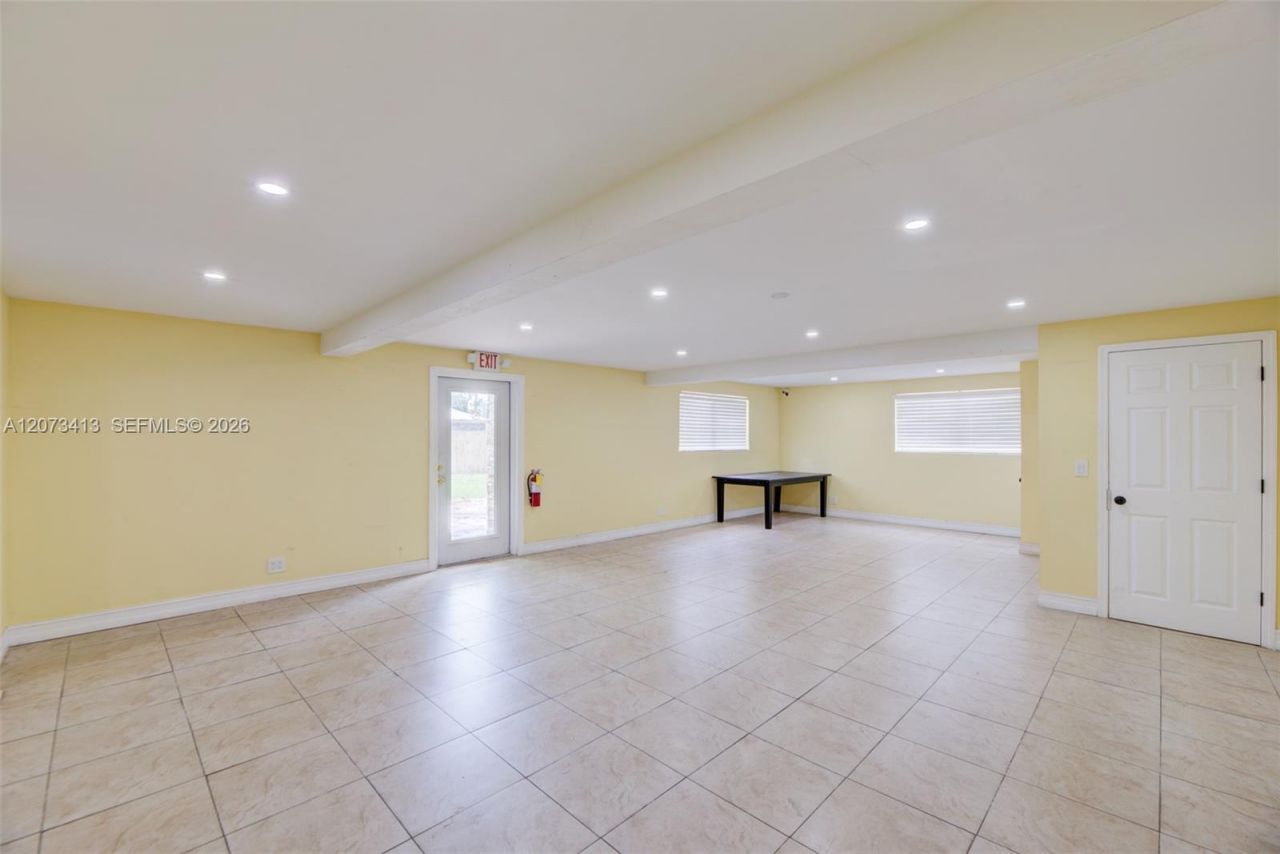 359 10th St , Lake Park, FL 33403 Photo