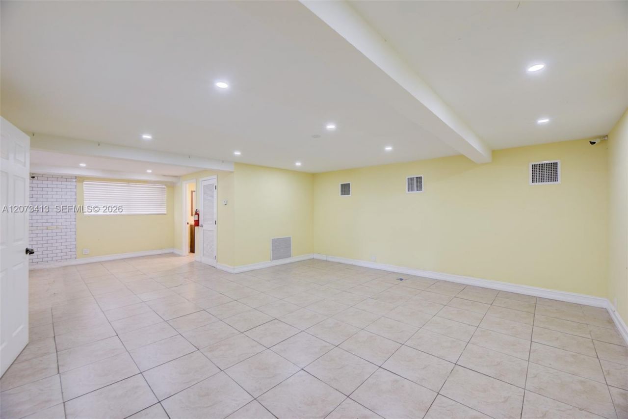 359 10th St , Lake Park, FL 33403 Photo