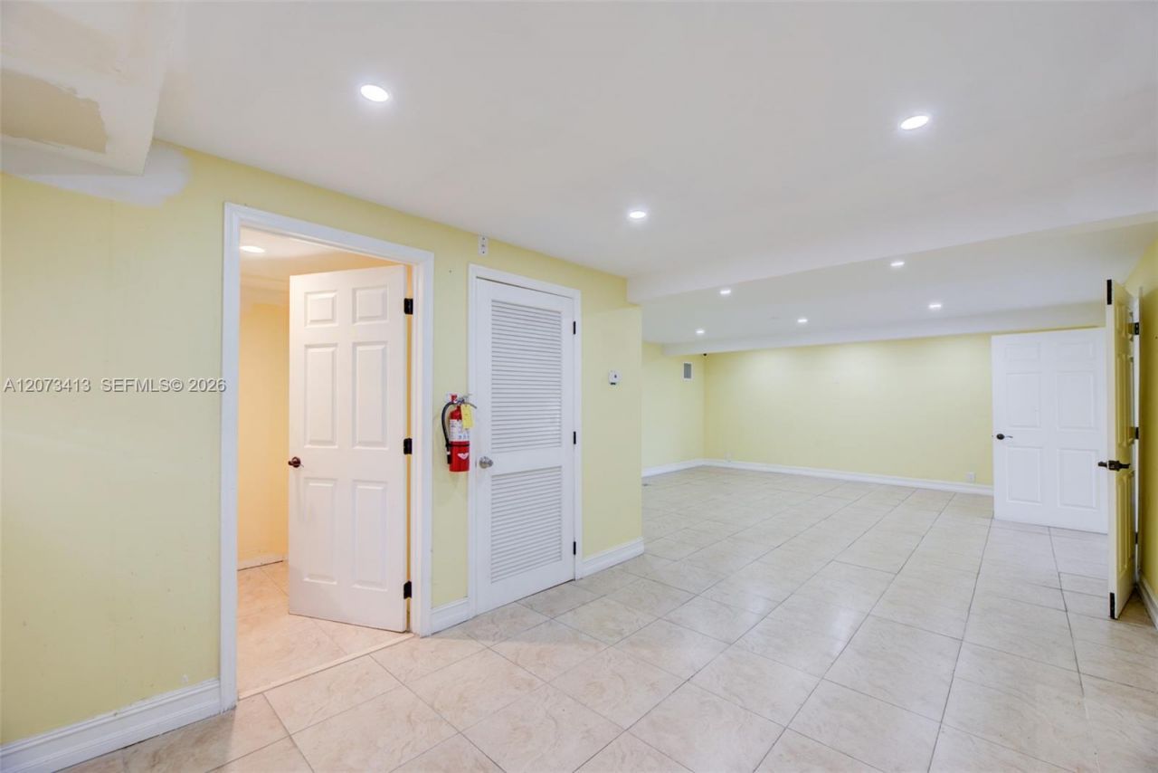 359 10th St , Lake Park, FL 33403 Photo