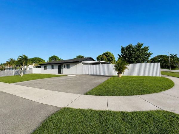 4860 NW 190th St , Miami Gardens, FL 33055