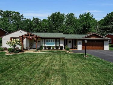 4000 N Hampton Brook Drive, Hamburg, NY 14075
